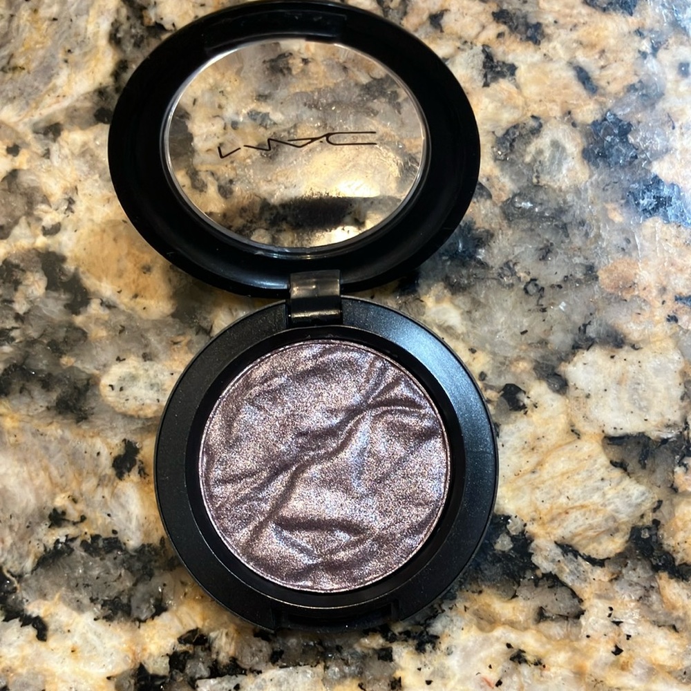 MAC Cosmetics magic in your eyes